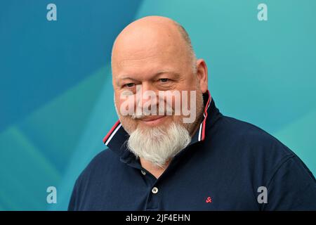 München, Deutschland. 28.. Juni 2022. Rainer KAUFMANN (Schauspieler), Einzelbild, Einzelmotiv ausschneiden, Porträt, Porträt, Hochformat. ZDF-Empfang/ Treffen in der H`ugo`s Bar anlässlich der Münchner Filmfestspiele am 28.. Juni 2022 Quelle: dpa/Alamy Live News Stockfoto